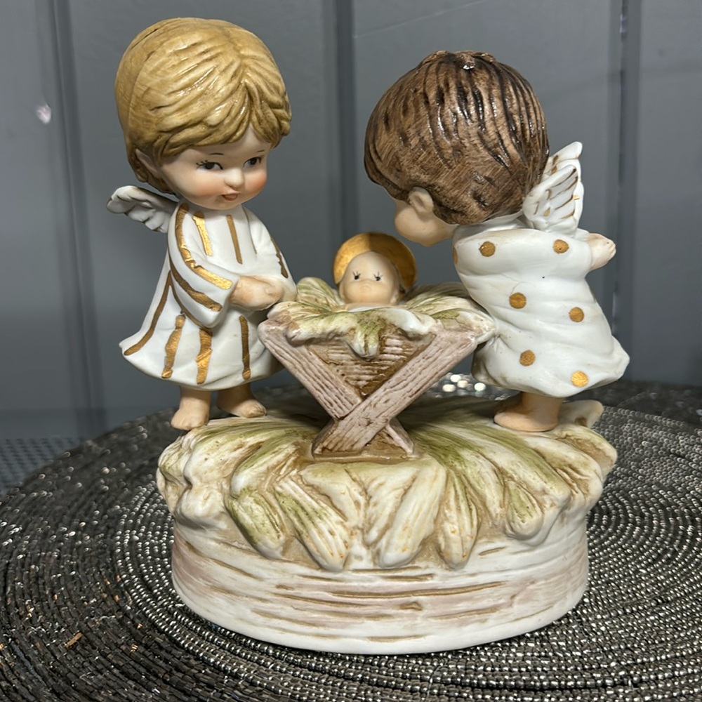 Vintage 1972 Moppets Nativity Music Box
